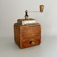 Sehr Alte Hölzerne Kaffeemühle - Vintage Deutsche Rustikale von JDVintageDE