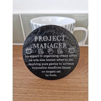 Lustiger Projektleiter Untersetzer von JDcraftsByJon