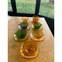 Kaffee - Oder Teeservice, Bestehend Aus 14 Teilen, D. H. 7 Tassen Und Untertassen Vereco-Glas, Jahrgang 1970 in Den Farben Ocker, Grün Blau von JECHINEPOURVOUS