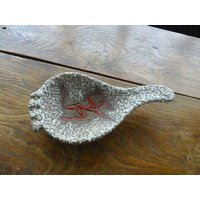 Keramiktasse Im Vintage-Design 1950/1960 Mit Rot Emailliertem Vallauris-Krieger-Design von JECHINEPOURVOUS