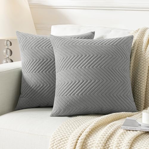 JELLYMONI Kissenbezüge 50×50cm 2er Set Hellgrau Kissenhülle Gestreift Polyester Zierkissenbezüge mit Reißverschluss Dekokissen Sofakissenbezug Wurfkissenbezug Deko für Sofa Wohnzimmer (KEIN Einsatz) JELLYMONI Kissenbezüge 50×50cm 2er Set Hellgrau Kissenhülle Gestreift Polyester Zierkissenbezüge mit Reißverschluss Dekokissen Sofakissenbezug Wurfkissenbezug Deko für Sofa Wohnzimmer (KEIN Einsatz) von JELLYMONI