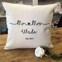 Personalisiertes Kissen Mr & Mrs - Hochzeitsgeschenk Wade Design von JGPgifts