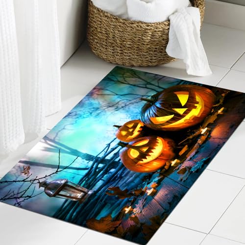 JHAOUNUK Weich Badezimmerteppich 60x90cm,Halloween-Kürbisse auf Holz vor nächtlich gruseligem Waldhintergrund,rutschfest waschbar Badematte Flauschige Badteppich Saugfähig Badvorleger Duschvorleger von JHAOUNUK