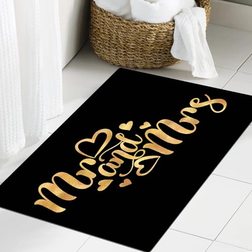JHAOUNUK Weich Badezimmerteppich 60x90cm,Herr und Frau Gold Schwarz Romantische Schriftzug gezeichnet,rutschfest waschbar Badematte Flauschige Badteppich Saugfähig Badvorleger Duschvorleger von JHAOUNUK
