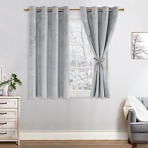 JIUZHEN Verdunklungsvorhang aus Samt,2er Set weiche blickdichte Gardinen mit Ösen für Schlafzimmer,140x145cm (Breite x Höhe),Silber grau von JIUZHEN