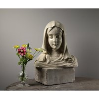 Antike Jungfrau Maria Madonna Keramik Porzellan Weiß Glasierte Figur Devotional Saint Statue Signiert Geo Martel von JKdecorativearts