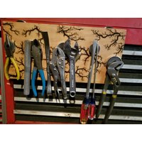 Upcycled Wood Lichtenberg Tool Rack Mit Magneten | Werkzeuge Nicht Enthalten von JKsArray