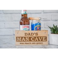 Personalisierte Dads Mann Höhle Zeichen Neuheit Garten Geschenke Lockdown Vater von JLLDesignsLTD