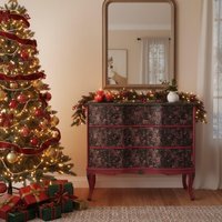 Kommode „Jule" - Fuchsrot & Schwarz, Mit Floralem Muster Und Drei Großen Schubladen von JMCreativeDK