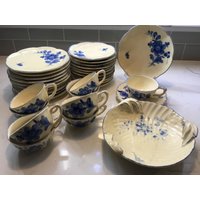 Ditmar Urbach Antikes Geschirr, Tassen Und Untertassen, Schüssel - 33 Stück Handbemalt Selten Made in Tschechoslowakei, Vintage Teetassen Unterteller von JMSquaredVintage