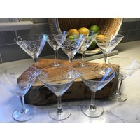 Vintage Geätzte Kristall Martini Oder Cordial Gläser - 9Er Set Sasaki Bambus Tiki Barware Mcm Mid Century Kitsch von JMSquaredVintage