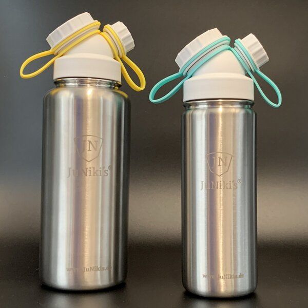 JN JuNiki's Set: 2 JuNiki´s® eco line isolierte Edelstahl Trinkflaschen mit 550ml + 1 Liter mit Deckelhaltern in Türkis + Gelb zum Wechseln von JN JuNiki's