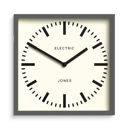 JONES CLOCKS® Box Bahnhofsuhr | Quadratische Stationsuhr | 25cm | Dunkelgrau | Cooler Designer-Look für Küche, Wohnzimmer oder Büro von JONES CLOCKS