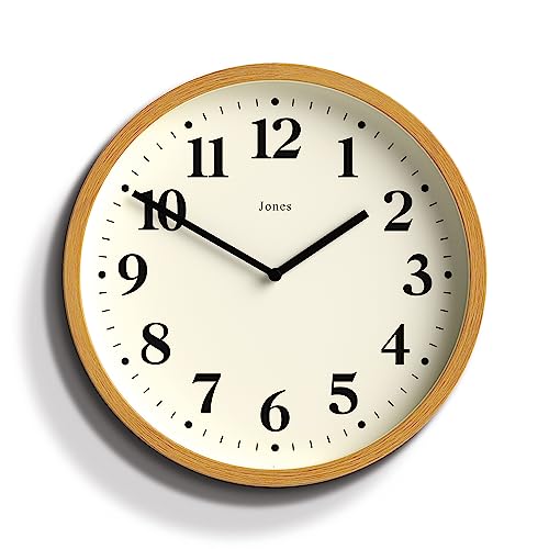 JONES CLOCKS® Lodge-Wanduhr – Moderne Wanduhr – kleine Wanduhr – runde Uhr – Küchenuhr – Uhren für Wohnzimmer – Bürouhr – Gehäuse in Holzoptik – minimalistisches Zifferblatt (Mittleres Kunstholz) von JONES CLOCKS