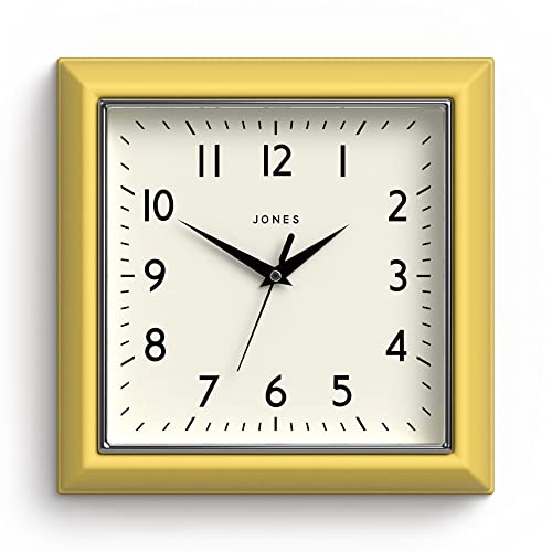 JONES CLOCKS® Mustard Quadratische Retro Wanduhr Modern Farbdesign Perfekt als Küchenuhr, Wohnzimmer Wanduhr oder Büro Uhr mit Leicht ablesbaren Zahlen 25cm (Freches Gelb) von JONES CLOCKS