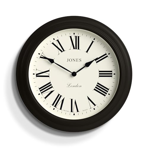 JONES CLOCKS® Supper Club Wanduhr | Große Klassische runde Uhr | 40cm | Schwarz | Römische Ziffern | Traditionelles Design ideal für Küche oder Wohnzimmer von JONES CLOCKS