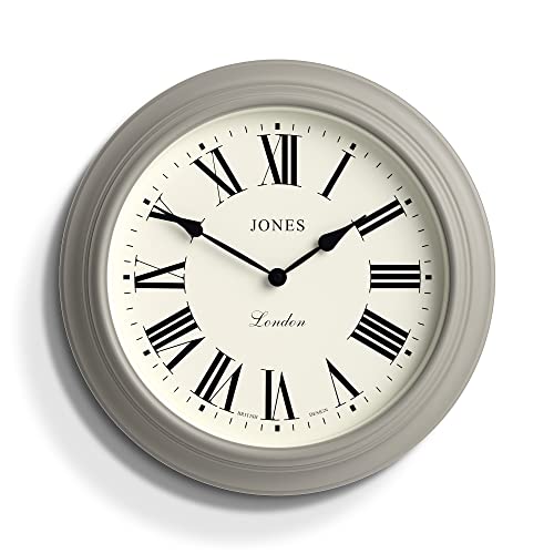 JONES CLOCKS® Supper Club große Wanduhr, klassisches Design, cremefarbenes Zifferblatt und Schwarze Zeiger, 40 cm (Schickes grau) von JONES CLOCKS