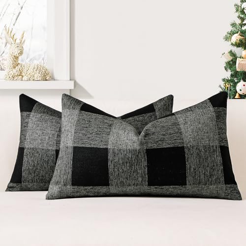 JOTOM 2er Set Buffalo Plaid Kissenbezüge, Dekorative Weich Plaid Wurf Kissenbezug Moderne Kissenhüllen Sofakissen Dekokissen Zierkissenbezug für Wohnzimmer Schlafzimmer Deko (40x60cm, Schwarz+Grau) JOTOM 2er Set Buffalo Plaid Kissenbezüge, Dekorative Weich Plaid Wurf Kissenbezug Moderne Kissenhüllen Sofakissen Dekokissen Zierkissenbezug für Wohnzimmer Schlafzimmer Deko (40x60cm, Schwarz+Grau) von JOTOM