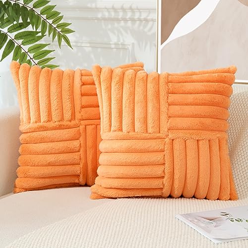 JOTOM 2er Set Gestückelte Samt Kissenbezug Weiche Kunstpelz Plüsch Dekorative Kissenhülle Fuzzy gestreifte Kissenbezüge für Bett Sofa Wohnzimmer Schlafzimmer, Orange 45 x 45 cm von JOTOM