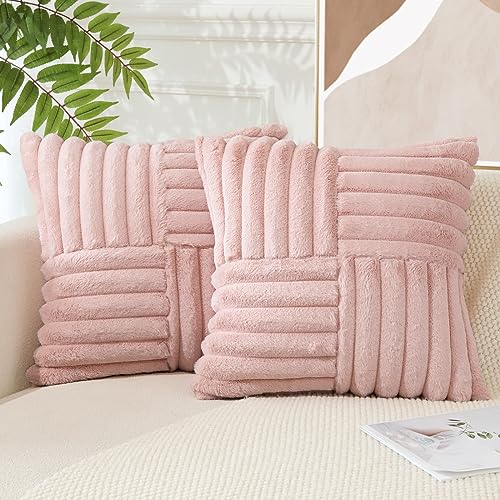 JOTOM 2er Set Gestückelte Samt Kissenbezug Weiche Kunstpelz Plüsch Dekorative Kissenhülle Fuzzy gestreifte Kissenbezüge für Bett Sofa Wohnzimmer Schlafzimmer, Rosa 45 x 45 cm von JOTOM