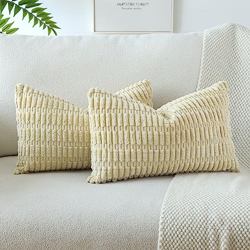 JOTOM 2er Set Kordsamt Weicher Kissenbezüge Moderne Kissenhüllen Dekorative Sofakissen Dekokissen Zierkissenbezug für Wohnzimmer Sofa Schlafzimmer Beige Gelb 30x50 cm von JOTOM