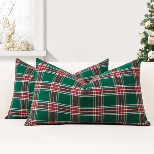 JOTOM 2er Set Weihnachten Schottisches Karo Kissenbezüge, Dekorative Plaid Tartan Wurf Kissenbezug Sofakissen Dekokissen Zierkissenbezug für Wohnzimmer Schlafzimmer Deko (40x60cm, Grün+Rot) von JOTOM