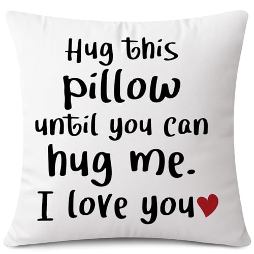 JOTOM Kissenbezug mit Aufschrift "Hug This Pillow Until You Can Hug Me Long Distance Relationship", Valentinstagsgeschenk für Freund, Freundin, Sofa, Bett, Heimdekoration, 55 x 55 cm, Weiß JOTOM Kissenbezug mit Aufschrift "Hug This Pillow Until You Can Hug Me Long Distance Relationship", Valentinstagsgeschenk für Freund, Freundin, Sofa, Bett, Heimdekoration, 55 x 55 cm, Weiß von JOTOM
