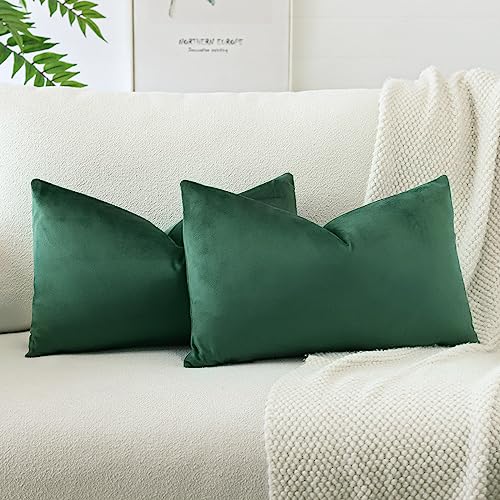 JOTOM Samt Kissenbezug Kissenhülle Sofakissen Dekokissen Kissenbezüge für Sofa Wohnzimmer Schlafzimmer 2er Set 30x50 cm Dunkelgrün von JOTOM