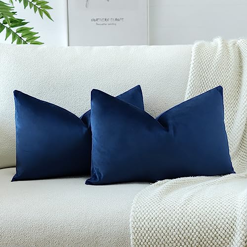 JOTOM Samt Kissenbezug Kissenhülle Sofakissen Dekokissen Kissenbezüge für Sofa Wohnzimmer Schlafzimmer 2er Set 40x60 cm Dunkelblau von JOTOM