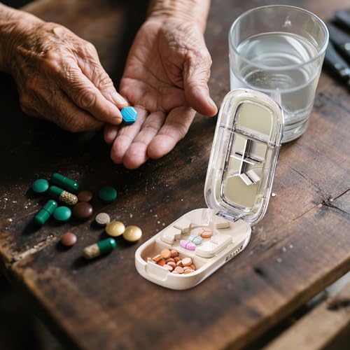 Pillenschneider mit Zentrierung | Tragbarer kompakter Tablettenschneider für Reisen, Zubehör für die persönliche Pflege Senioren Täglich Verband Sport Fitness Reise Apotheke Pillenschneider mit Zentrierung | Tragbarer kompakter Tablettenschneider für Reisen, Zubehör für die persönliche Pflege Senioren Täglich Verband Sport Fitness Reise Apotheke von JPSDOWS