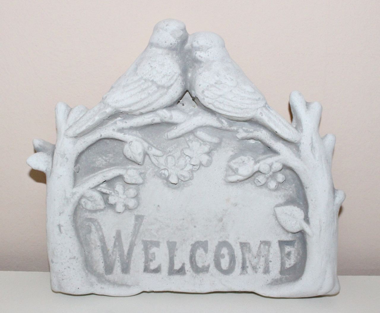 Beton Deko Figur "Welcome" Schild mit Vögel und Blumen H 18 cm Dekofigur für den Eingangsbereich von JS GartenDeko