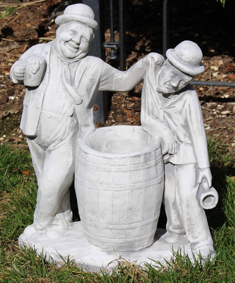 Beton Figur Dick und Doof mit Fass zum Bepflanzen H 40 cm Dekofigur und Gartenskulptur von JS GartenDeko