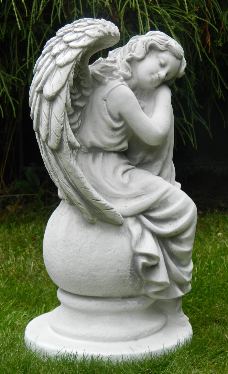 Beton Figur Skulptur Engel sitzend auf Kugel H 36 cm Dekofigur und Gartenskulptur von JS GartenDeko