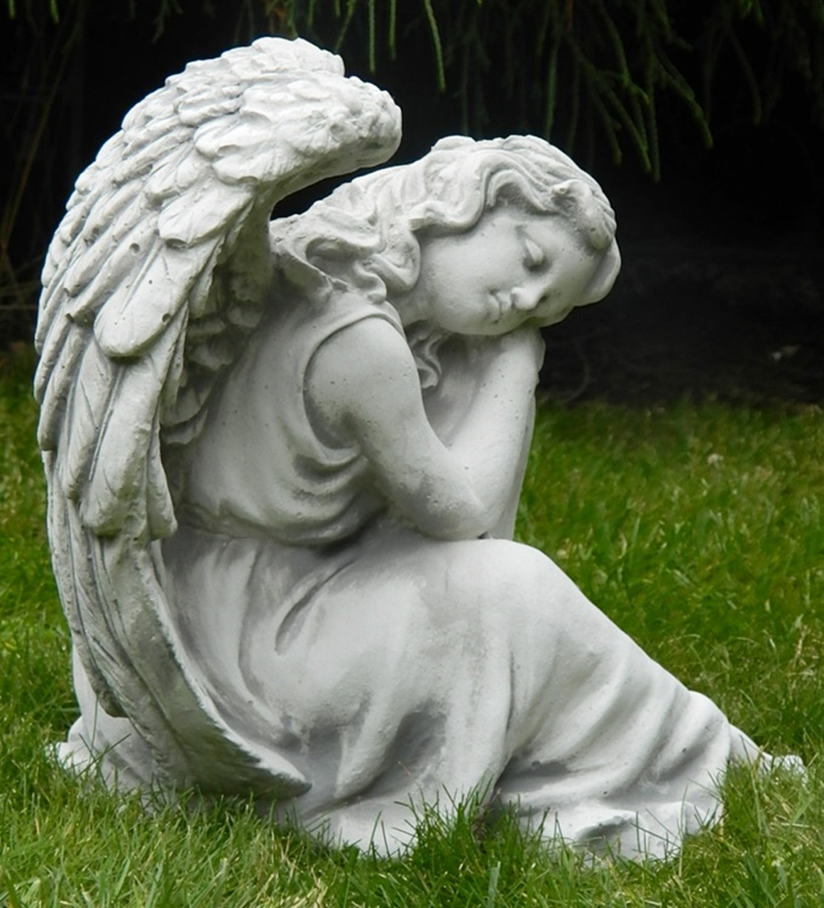 Beton Figur Engel sitzend und schlafend H 24 cm Dekofigur und Gartenskulptur von JS GartenDeko