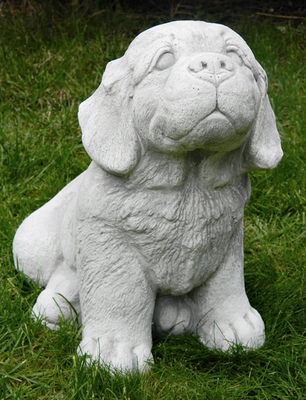 Beton Figur Hund Welpe sitzend Hundefigur H 26 cm Dekofigur und Gartenfigur von JS GartenDeko