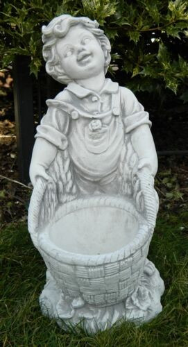 Beton Figur Junge mit Pflanzkorb H 45 cm Dekofigur und Gartenskulptur von JS GartenDeko