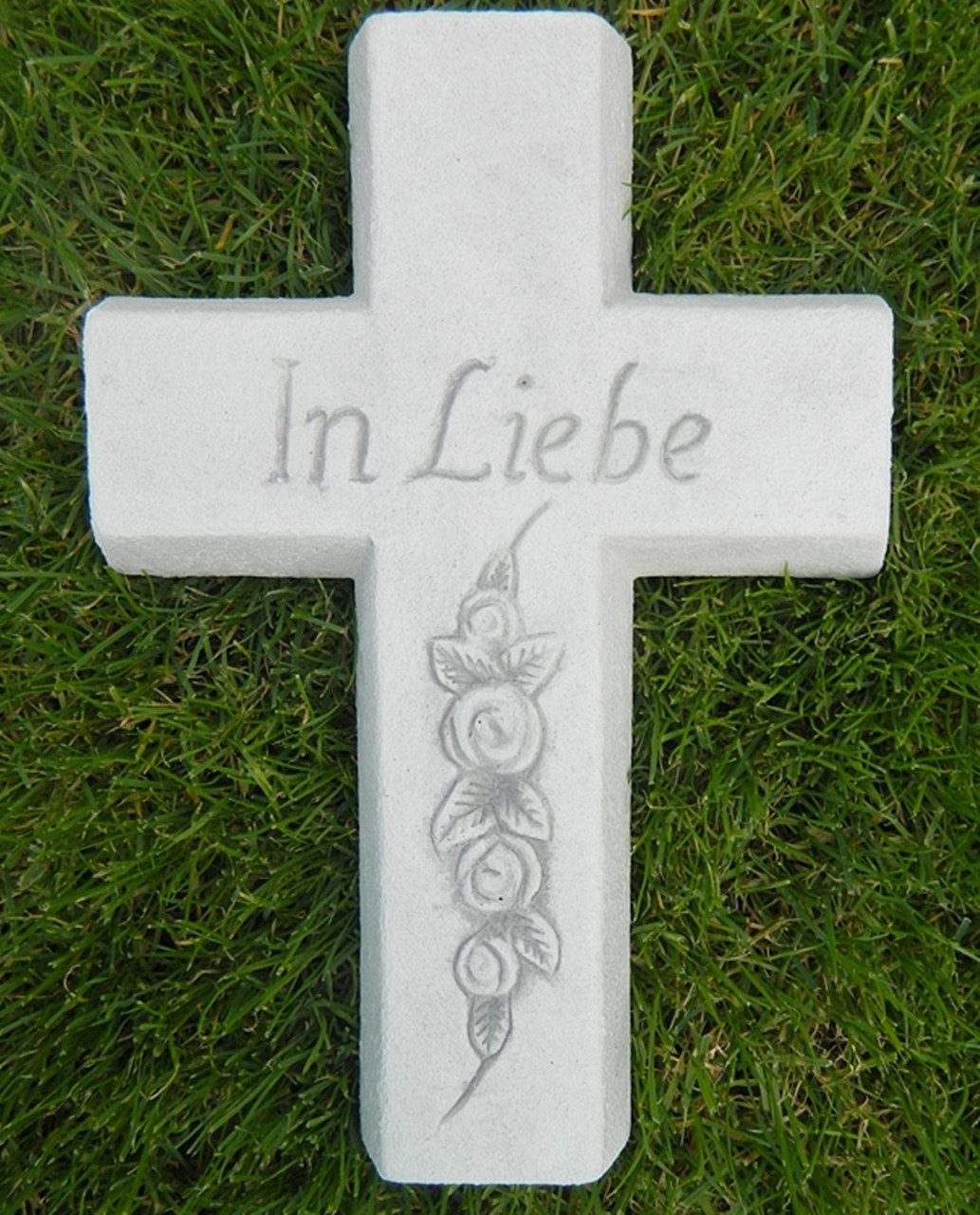 Beton Figur Kreuz mit Aufschrift In Liebe " Länge 30 cm Grabdekoration" von JS GartenDeko