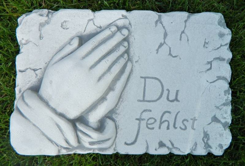 Beton Figur Tafel mit Aufschrift Du fehlst " Länge 30 cm Grabdekoration" von JS GartenDeko