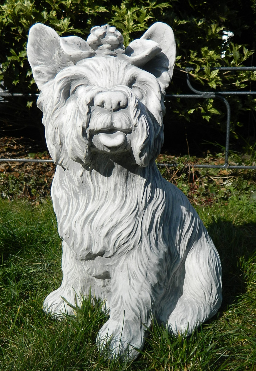 Beton Figur Yorkshire Terrier Hundefigur sitzend groß H 38 cm Dekofigur und Gartenfigur von JS GartenDeko