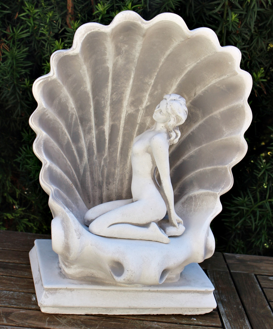 Beton Deko Figur junge Frau in Muschel H 41 cm Wasserspeier (ohne Schlauch) Gartenskulptur 2-teilig von JS GartenDeko