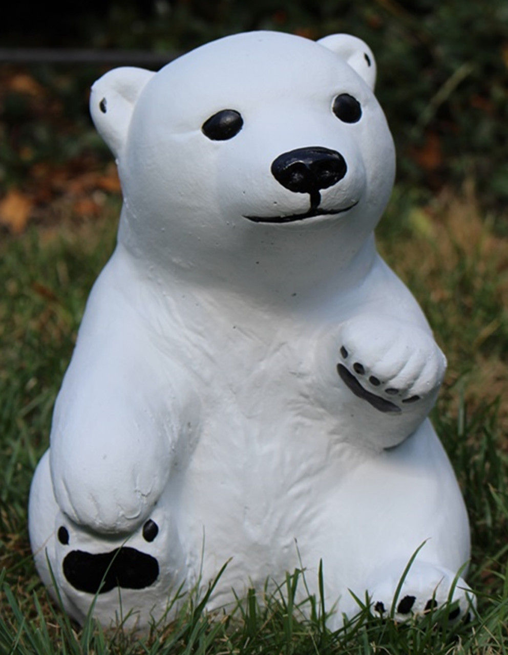 Beton Figur kleiner Eisbär H 21 cm Dekofigur und Gartenfigur von JS GartenDeko