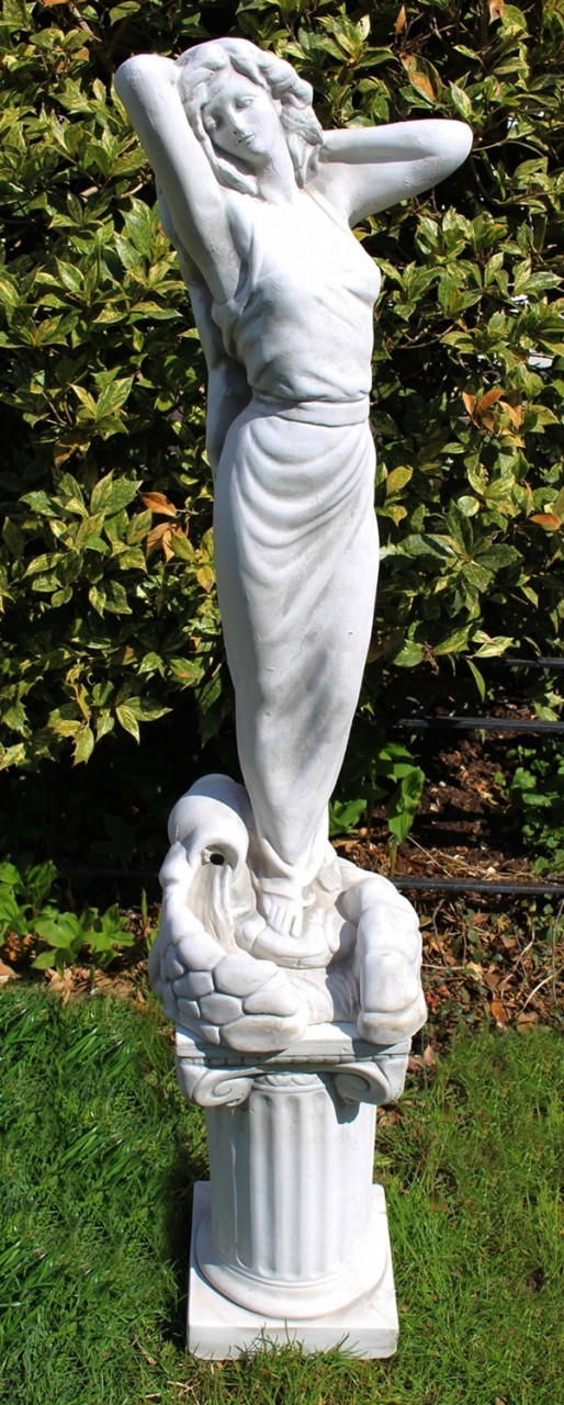 Beton Figuren Statue Frau als Wasserspeier auf ionischer Säule H 101 cm Dekofiguren Gartenskulpturen von JS GartenDeko