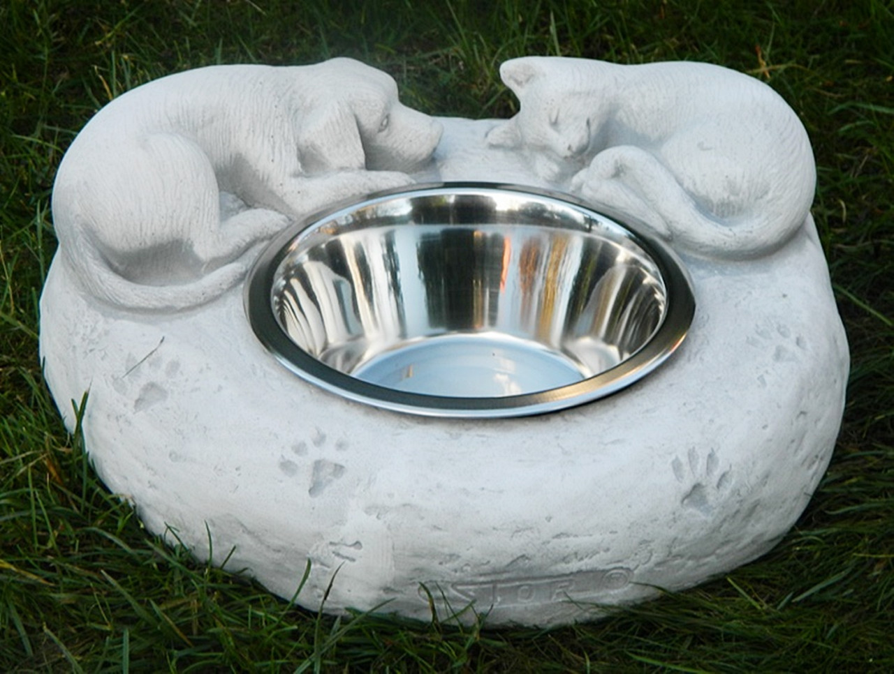 Beton Fressnapf, Wassertränke mit Motiv Hund und Katze H 11 cm Zooprodukt und Dekoelement von JS GartenDeko