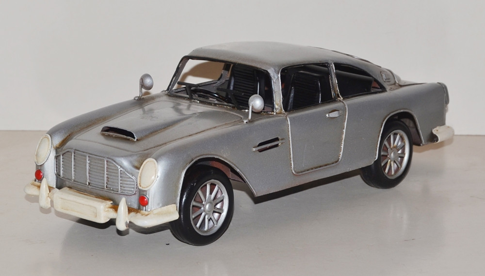 Blechauto Nostalgie Modellauto Aston Martin DB5 in silber Oldtimer L 34 cm Modellfahrzeug aus Blech Blechauto Nostalgie Modellauto Aston Martin DB5 in silber Oldtimer L 34 cm Modellfahrzeug aus Blech von JS GartenDeko