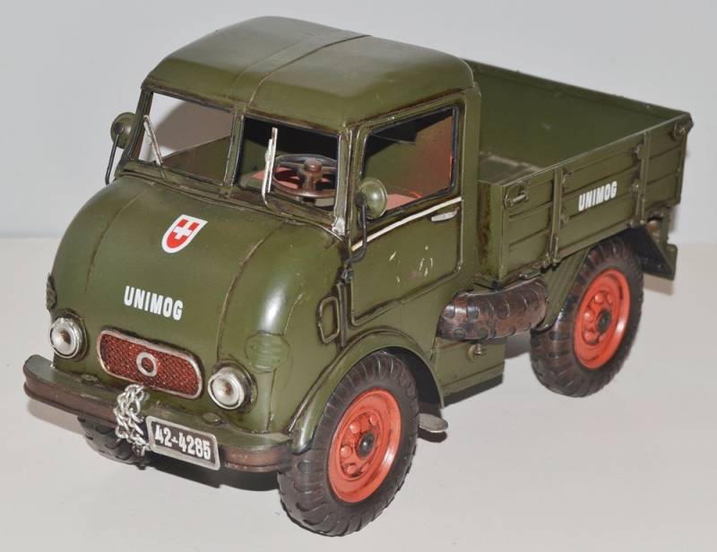 Blechauto Nostalgie Modellauto Oldtimer Automarke Unimog Modell Typ 401 Froschauge aus Blech L 32 cm von JS GartenDeko