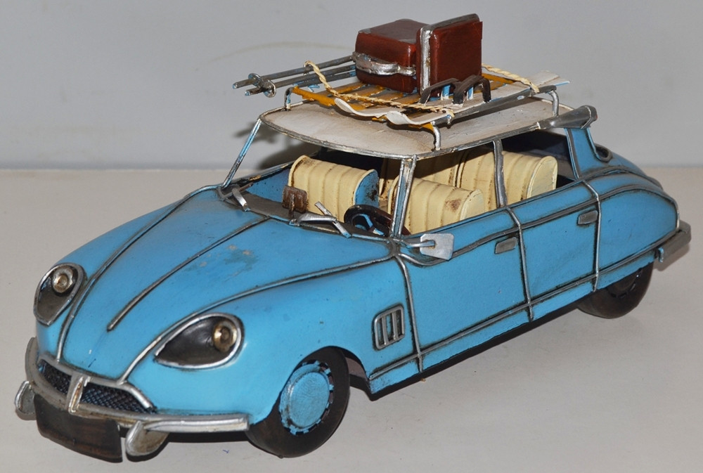 Blechauto Nostalgie Modellauto Oldtimer Citroen DS 19 mit Dachgepäck Winter Urlaub aus Blech L 31 cm Blechauto Nostalgie Modellauto Oldtimer Citroen DS 19 mit Dachgepäck Winter Urlaub aus Blech L 31 cm von JS GartenDeko