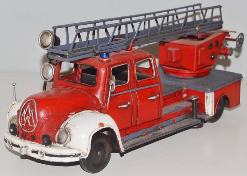Blechauto Nostalgie Modellauto Oldtimer Magirus-Deutz Modell Mercur Feuerwehrauto aus Blech L 35 cm von JS GartenDeko