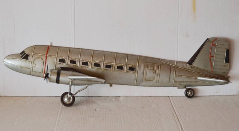 Blechflugzeug Modellflugzeug Oldtimer Douglas DC-3 Flugzeug L 98 cm Schnitt-Wandmodell aus Blech von JS GartenDeko