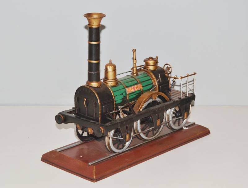 Blechmodell Nostalgie Modell Dampflok Oldtimer Dampflokomotive Fire King Modell aus Blech L 30 cm von JS GartenDeko