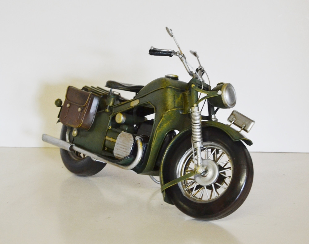 Blechmodell Nostalgie Modellmotorrad Oldtimer Marke Triumph Motorrad Modell aus Blech L 30 cm Blechmodell Nostalgie Modellmotorrad Oldtimer Marke Triumph Motorrad Modell aus Blech L 30 cm von JS GartenDeko